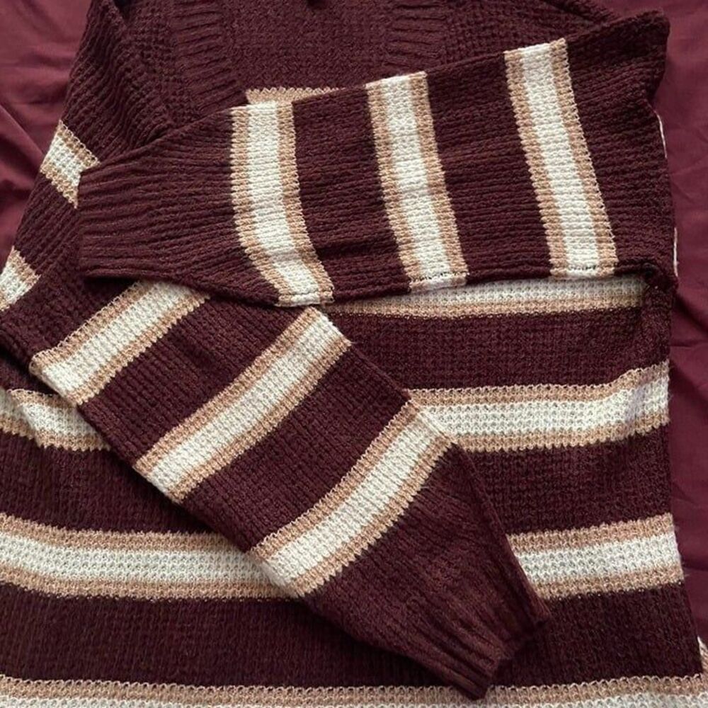 American Eagle V neck Sweater Burgundy and Tan